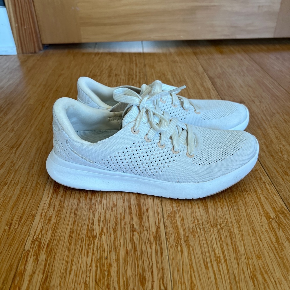 White creme Kizik Lima size 6.5
